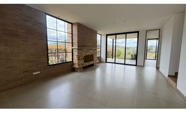 Casa en venta en unidad cerrada para estrenar en el retiro.