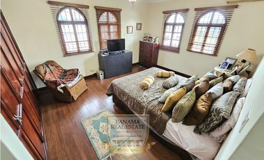 CASA EN VENTA DUPLEX EN LA ALAMEDA 442M2 A.C