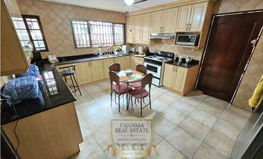 CASA EN VENTA DUPLEX EN LA ALAMEDA 442M2 A.C