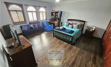 CASA EN VENTA DUPLEX EN LA ALAMEDA 442M2 A.C