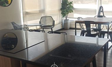 Luminoso Departamento en Arriendo – Octavo Piso, Vista Oriente