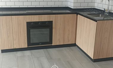 Luminoso Departamento en Arriendo – Octavo Piso, Vista Oriente