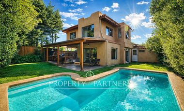 Linda casa en Condominio, La Reina Alta.