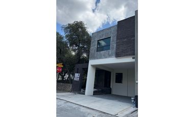 Casa en Venta cumbres Élite en esquina