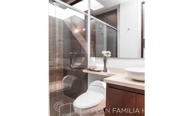 Casa en cota, club house, esquinera, zona verde, Serrato