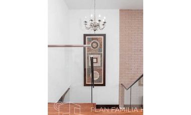 Casa en cota, club house, esquinera, zona verde, Serrato