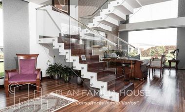 Casa en cota, club house, esquinera, zona verde, Serrato