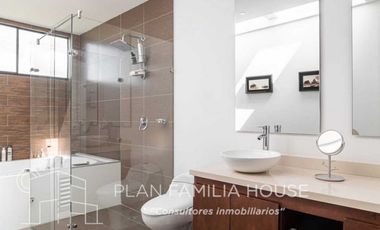 Casa en cota, club house, esquinera, zona verde, Serrato