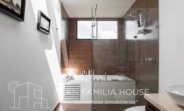 Casa en cota, club house, esquinera, zona verde, Serrato