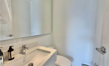 Apartamento para la renta amoblada en el Poblado, loma Televid piso 23