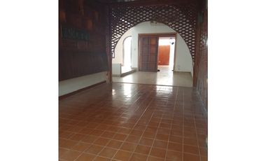 SE VENDE AMPLIA CASA EN EL BARRIO JARDIN, SANTA MARTA