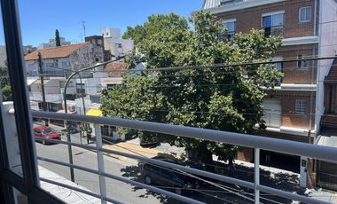 Departamento en Martinez, dos ambientes con balcón. Luminoso!! Apto credito y profesional