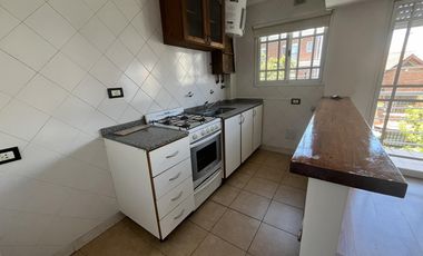 Departamento en Martinez, dos ambientes con balcón. Luminoso!! Apto credito y profesional