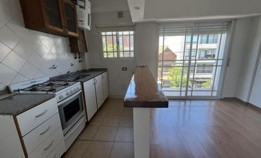 Departamento en Martinez, dos ambientes con balcón. Luminoso!! Apto credito y profesional