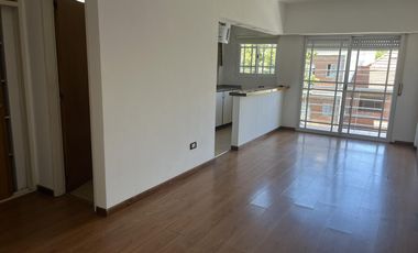 Departamento en Martinez, dos ambientes con balcón. Luminoso!! Apto credito y profesional
