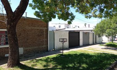 Casa 2 dorm., con todos los servicios!