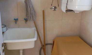 Casa 2 dorm., con todos los servicios!