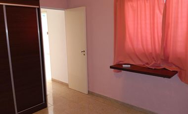 Casa 2 dorm., con todos los servicios!