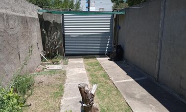 Casa 2 dorm., con todos los servicios!