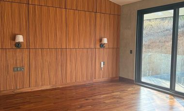 Se Vende Residencia de Lujo en Rancho San Juan – Zona Esmeralda