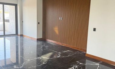 Se Vende Residencia de Lujo en Rancho San Juan – Zona Esmeralda