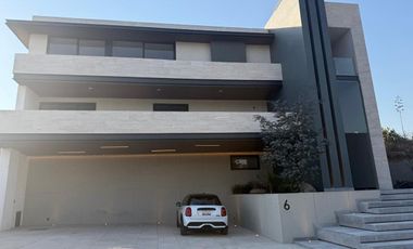 Se Vende Residencia de Lujo en Rancho San Juan – Zona Esmeralda