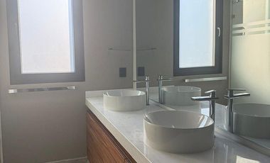 Se Vende Residencia de Lujo en Rancho San Juan – Zona Esmeralda