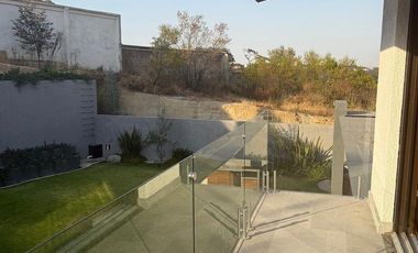 Se Vende Residencia de Lujo en Rancho San Juan – Zona Esmeralda