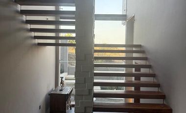 Se Vende Residencia de Lujo en Rancho San Juan – Zona Esmeralda