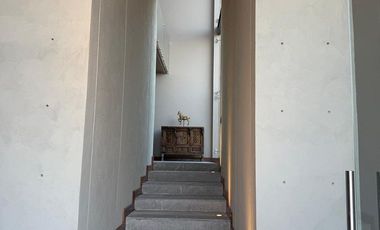 Se Vende Residencia de Lujo en Rancho San Juan – Zona Esmeralda