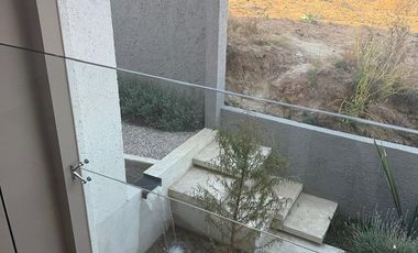 Se Vende Residencia de Lujo en Rancho San Juan – Zona Esmeralda