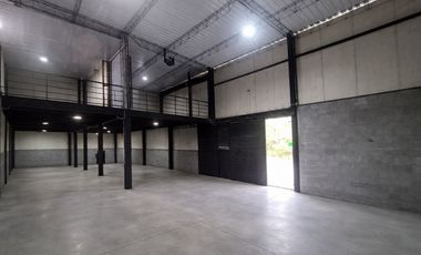 Alquilo grandiosa bodega en Guarne Antioquía