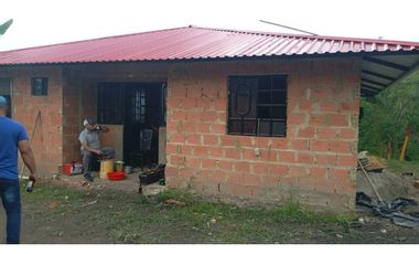 Se Vende Casa Lote en Mesitas del Colegio Economico