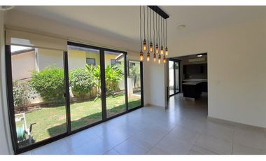 Casa Unifamiliar en Esquina - Nativa, Panamá Pacífico
