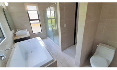 Casa Unifamiliar en Esquina - Nativa, Panamá Pacífico