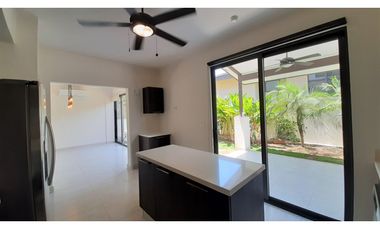 Casa Unifamiliar en Esquina - Nativa, Panamá Pacífico