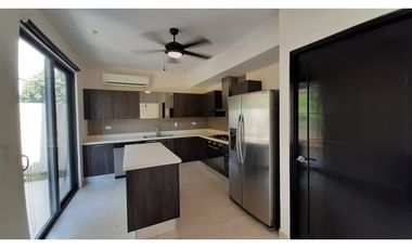 Casa Unifamiliar en Esquina - Nativa, Panamá Pacífico