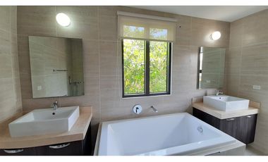 Casa Unifamiliar en Esquina - Nativa, Panamá Pacífico