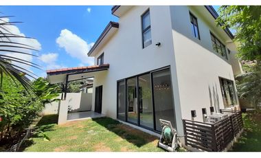 Casa Unifamiliar en Esquina - Nativa, Panamá Pacífico