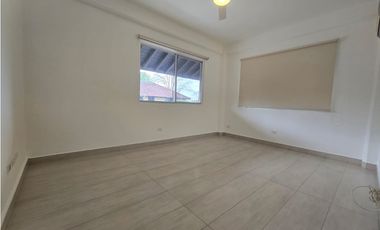 Venta de casa en Clayton - Calle Carrol - Ancon - D.D