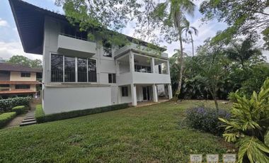 Venta de casa en Clayton - Calle Carrol - Ancon - D.D