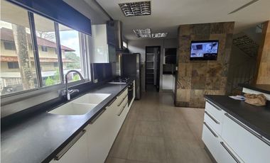 Venta de casa en Clayton - Calle Carrol - Ancon - D.D