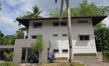 Venta de casa en Clayton - Calle Carrol - Ancon - D.D