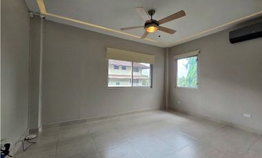 Venta de casa en Clayton - Calle Carrol - Ancon - D.D