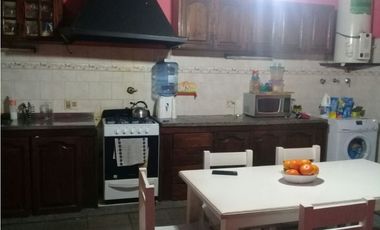 IMPORTANTE Y HERMOSA CASA CLSICA EN BENAVIDEZ