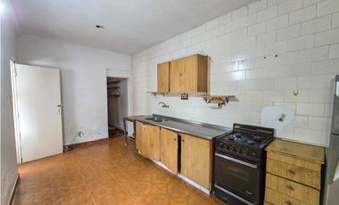 Casa 3 amb. + Depto. 2 amb. Ap. Crédito- Nápoles y Int. Rufino Inda