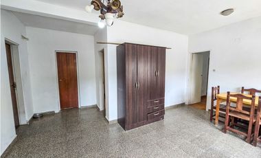 Casa 3 amb. + Depto. 2 amb. Ap. Crédito- Nápoles y Int. Rufino Inda