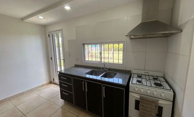 Dúplex en alquiler c/ cochera en Alfar