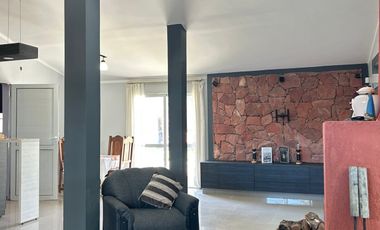 Casa en venta c/ cochera en Avellaneda Y Tula