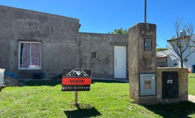 Casa en venta c/ cochera en Saldungaray